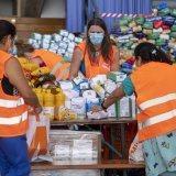 Des bénévoles donnent de leur temps pour distribuer de la nourriture. (Image prétexte)